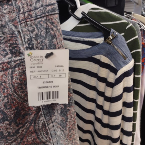 Very nice - Grey and pink paisley jeans from MNG size 6 - NWT - Picture 3 of 4